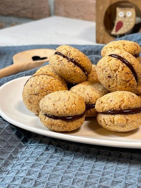 vassoio di baci di dama senza glutine