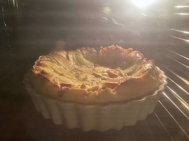 clafoutis di pesche in forno si gonfia come un soufflé
