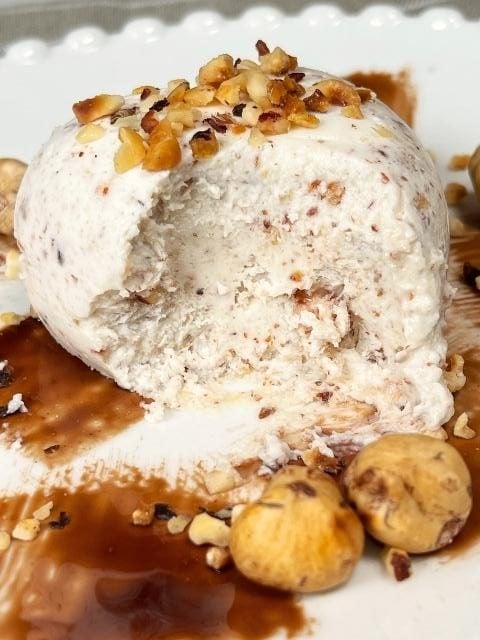 interno cremoso del semifreddo alla nocciola