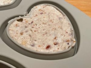 Impasto distribuito negli stampi in silicone