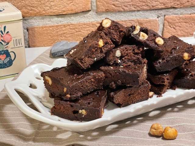brownies al microonde al cioccolato e nocciole
