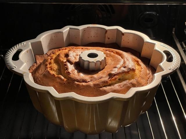 ciambella classica perfettamente cotta nello stampo