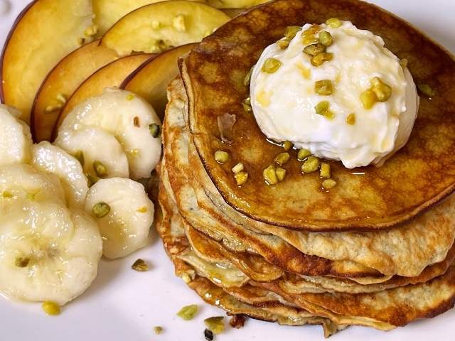 pancake senza farina con yogurt e sciroppo d'acero