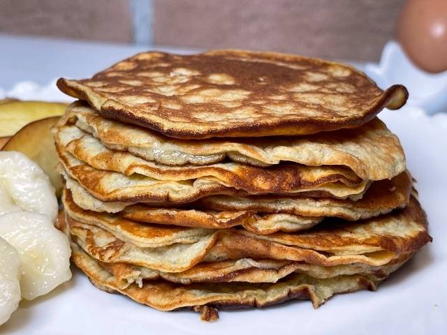 torre di pancakes senza farina soffici e profumati