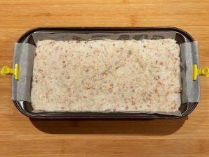 impasto del semifreddo agli amaretti senza uova nello stampo