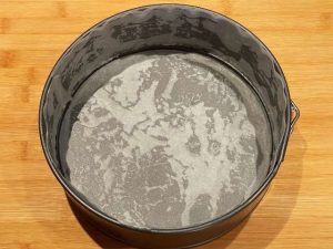 stampo a cerniera per la torta con farina di grano saraceno