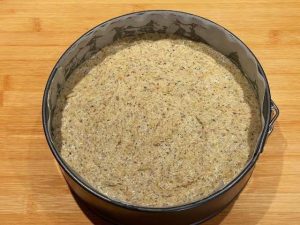 Torta di grano saraceno pronta per essere infornata