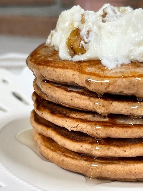 Pancake con farina di castagne grondanti di sciroppo d'acero