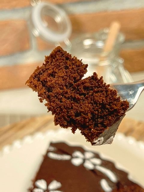 assaggio di torta con farina di riso e cioccolato morbida e soffice