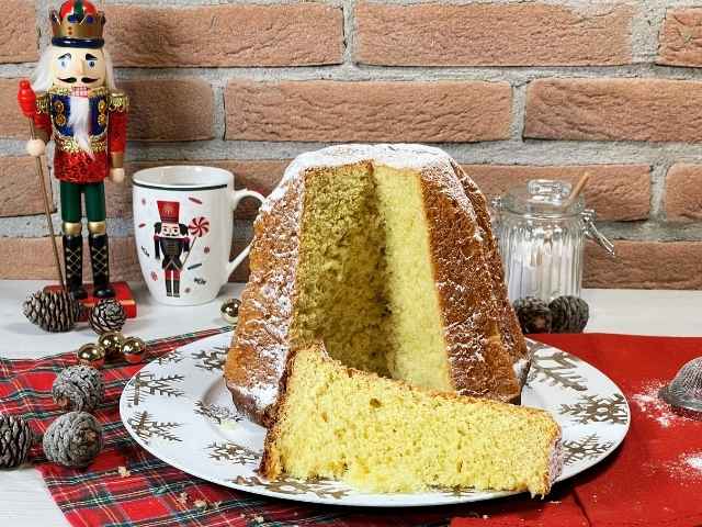 pandoro vegano morbido e profumato spolverato di zucchero vanigliato