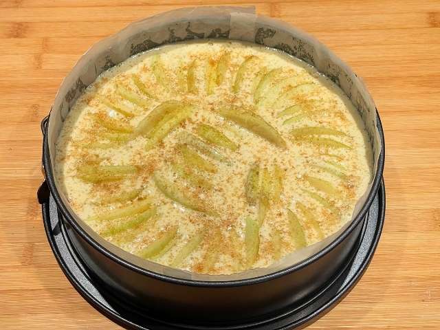 Torta di mele senza glutine pronta da infornare