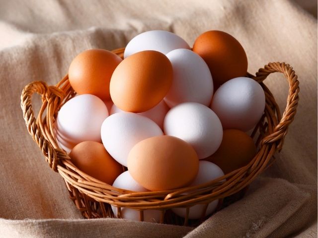 cestino di uova, un ingrediente fondamentale nella preparazione dei dolci