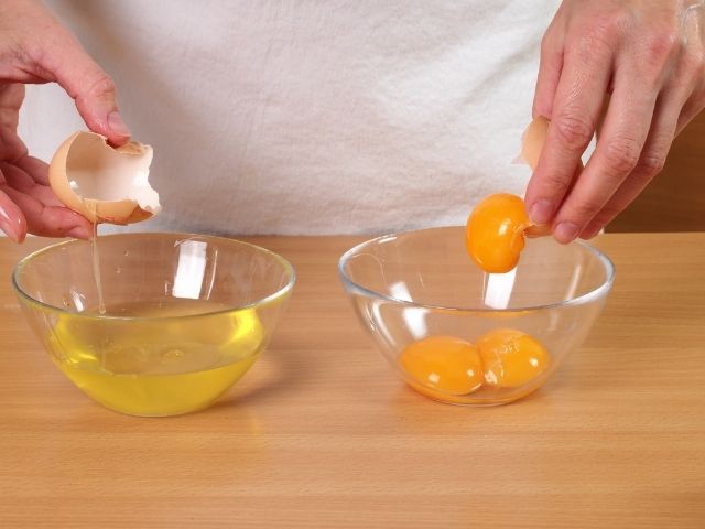 differenza tra tuorli e albumi per capire come sostituire le uova nei dolci