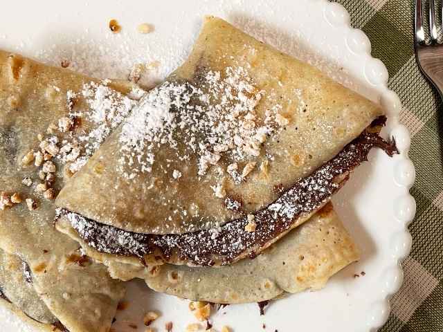 crepes vegane senza uova e senza latte con nutella vegetale e zucchero a velo