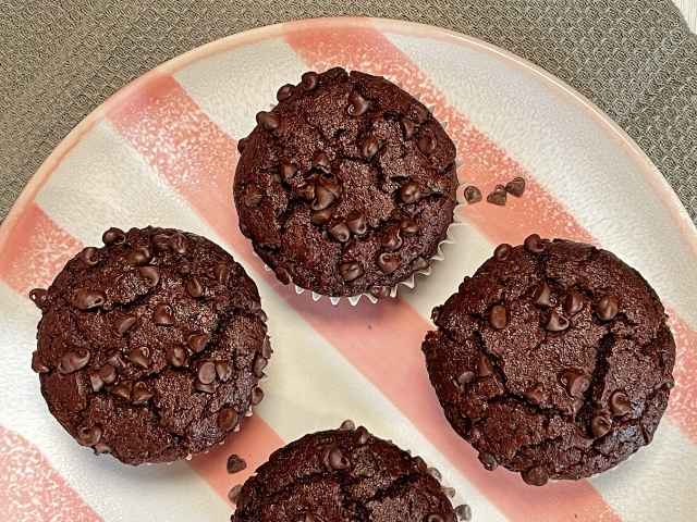muffin con farina di ceci naturalmente leggeri e golosi al cioccolato
