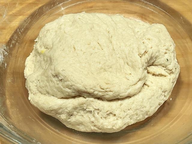 impasto compatto e uniforme delle castagnole vegane pronto da porzionare