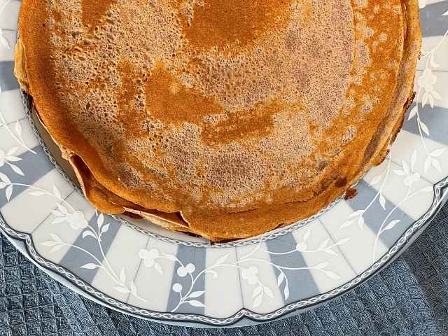 crepes di farina di castagne dorate, morbide e gustose
