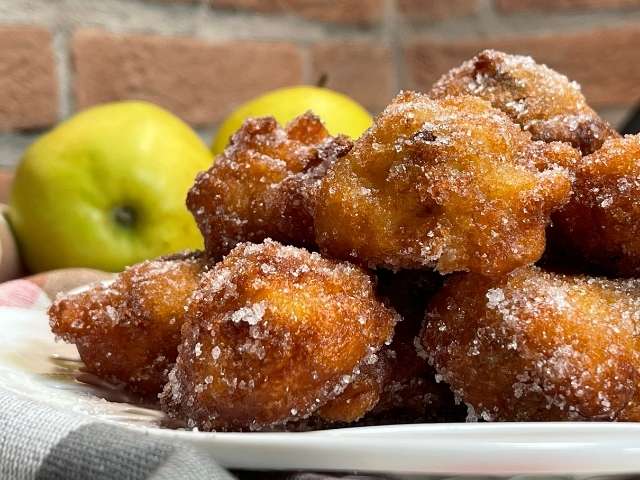 ricetta della tradizione veronese delle frittelle mele e uvetta