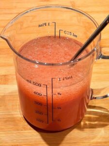 ingredienti liquidi del ciambellone senza uova e latte