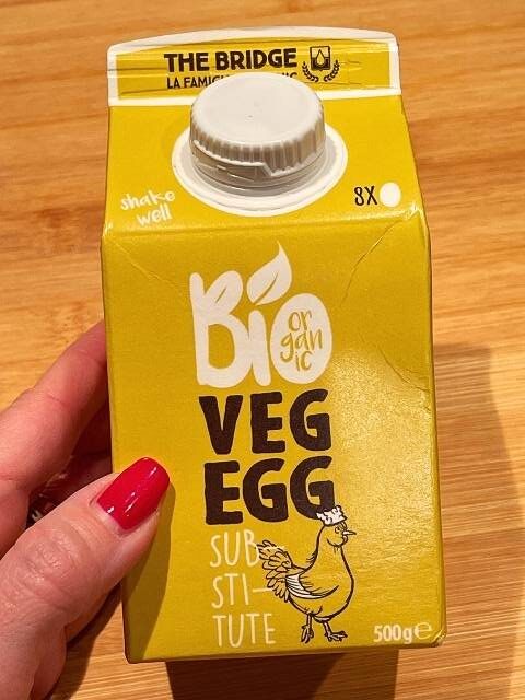 prodotto Veg Egg per sostituire le uova nella crostata di frutta a forma di cuore