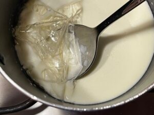 gelatina per la farcitura di panna cotta della crostata di frutta a forma di cuore