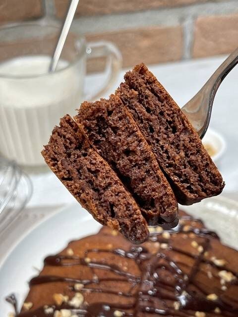interno alto e soffice dei pancake al cacao