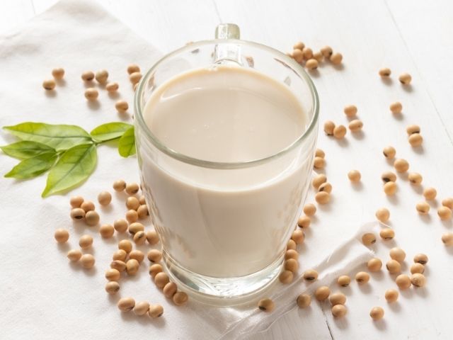 latte di soia perfetto per preparare il latticello vegetale per i pancake