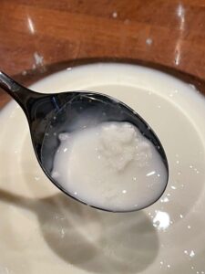 latticello da aggiungere all'impasto dei pancake con mirtilli per renderli soffici