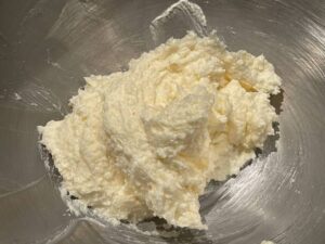 prima fase dell'impasto dei baci di dama vegani