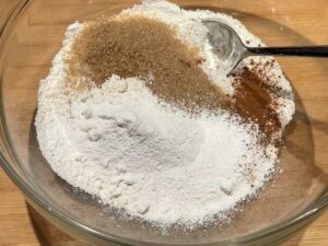 ingredienti secchi per muffin alle mele vegani