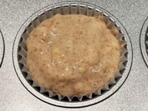 muffin vegani alle mele crudi nei pirottini