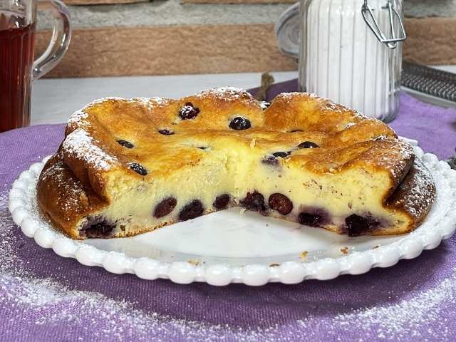 interno goloso e umido della torta ai mirtilli e ricotta