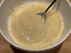 banane schiacciate per l'impasto del banana bread senza glutine con farina di riso