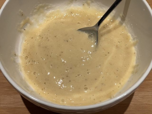 banane schiacciate per l'impasto del banana bread senza glutine con farina di riso