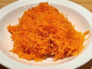 carote grattugiate per torta di carote senza glutine