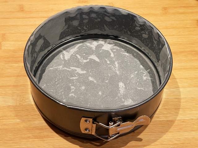 tortiera a cerniera per la torta di carote senza glutine