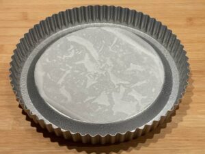 carta forno nello stampo furbo per crostata morbida