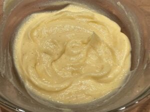 crema pasticciera nella crostata morbida senza glutine