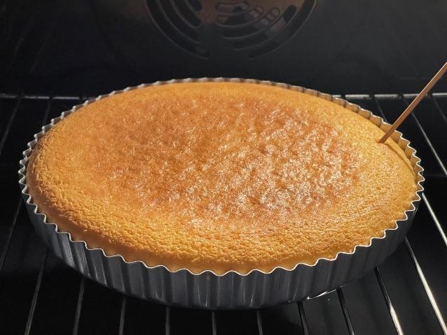 prova stecchino per verifica cottura della crostata senza glutine morbida