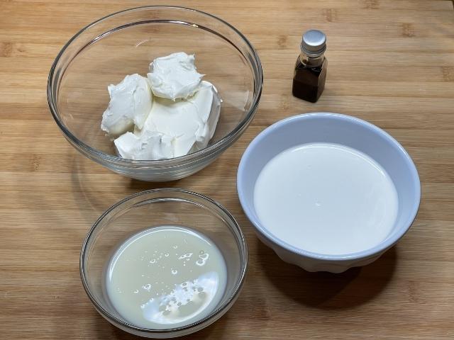 ingredienti per semifreddo con latte condensato