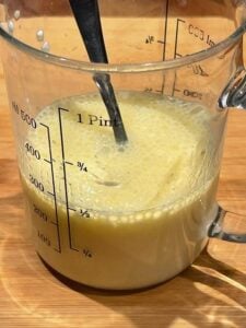 Ingredienti liquidi per pancake senza glutine fatti in casa