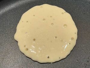 pancakes senza glutine con le bollicine in cottura