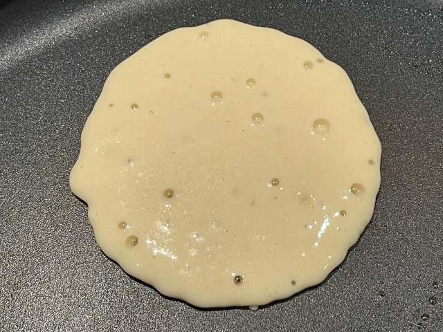 pancakes senza glutine con le bollicine in cottura