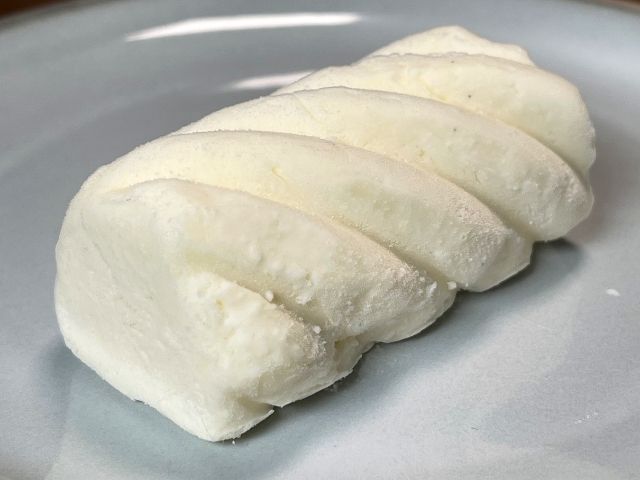 semifreddo con latte condensato appena tolto dallo stampo