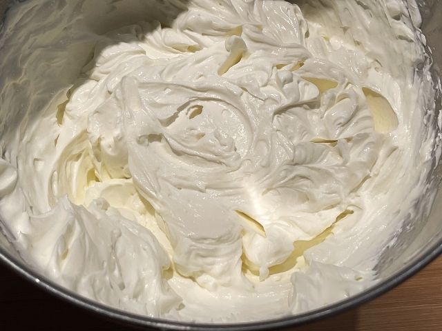 Crema montata per cheesecake allo yogurt senza gelatina