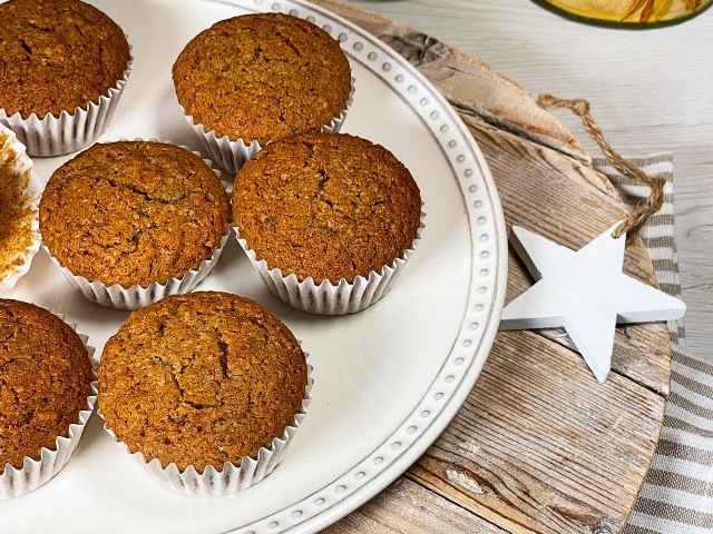 Piatto di muffin con farina di grano saraceno e confettura