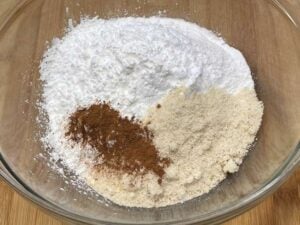 Farina di riso, fecola di patate, amido di mais e farina di mandorle per la frolla