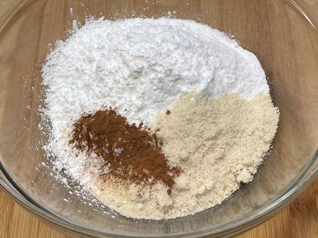 Farina di riso, fecola di patate, amido di mais e farina di mandorle per la frolla