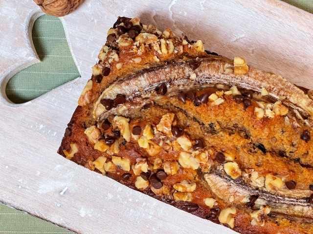 banana bread senza burro con noci e gocce di cioccolato