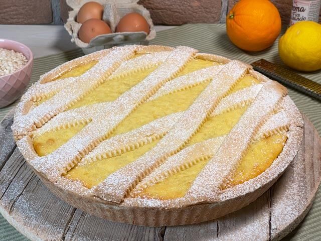 pastiera senza glutine con ripieno di ricotta e riso cotto